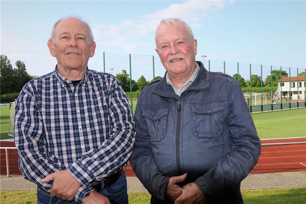 100 Jahre TuS Sythen: Ein abenteuerlicher Start und eine ereignisreiche Entwicklung Karl-Heinz Rennwald und Wolf von Elbwart (r.) schauen nach vorne.