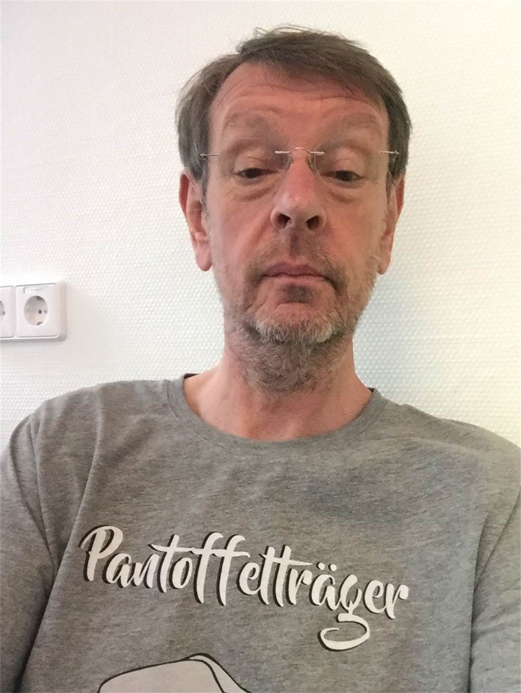 Diskallico Karl Jehle aus Herbern musste jetzt fürs Fernsehen lügen Karl Jehle in dem T-Shirt des Pantoffelmachers.