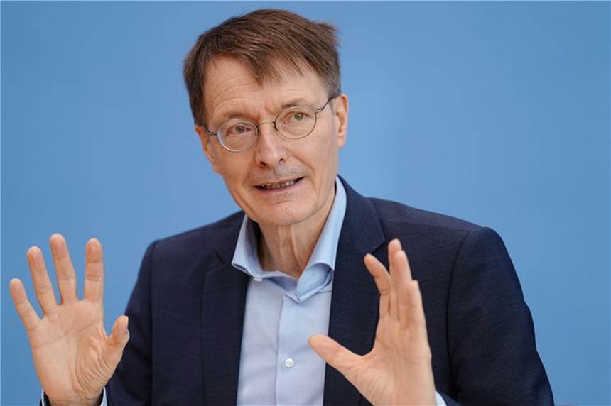 Minister Lauterbach sieht „Licht am Ende des Tunnels“ Karl Lauterbach hat nach eigenen Angaben im kleinen Freundeskreis ins neue Jahr gefeiert.