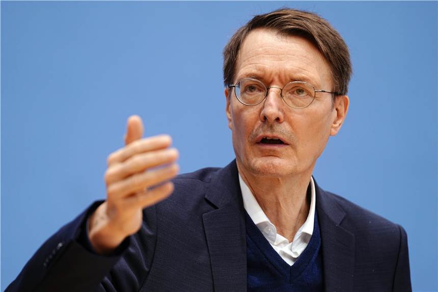 Karl Lauterbach (SPD), Bundesminister für Gesundheit, äußert sich in der Bundespressekonferenz zur aktuellen Corona-Lage. +++ dpa-Bildfunk +++