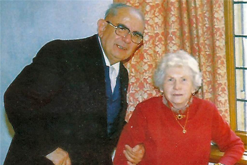 Erinnerungen an Heimatdichterin Toni Schmedding-Elpers Karl Pollender und Toni Schmedding-Elpers 1972 zum zehnjährigen Bestehen des Heimatmuseums Werne.