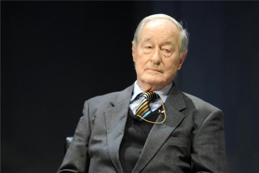 DFB-Ehrenvizepräsident Karl Schmidt gestorben Karl Schmidt 2010 bei einem Bühnengespräch. Foto: Marcus Brandt