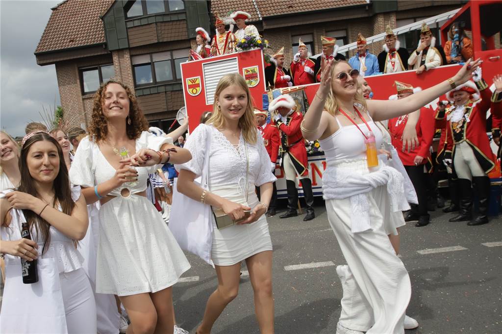 Das war das Jahr 2022: Tierisches, Kriminelles, Abriss und Neubau im Rückblick Karneval bei T-Shirt-Wetter im Mai: Das war neu im Jahr 2022. Und bei der Ausnahme soll es auch bleiben.