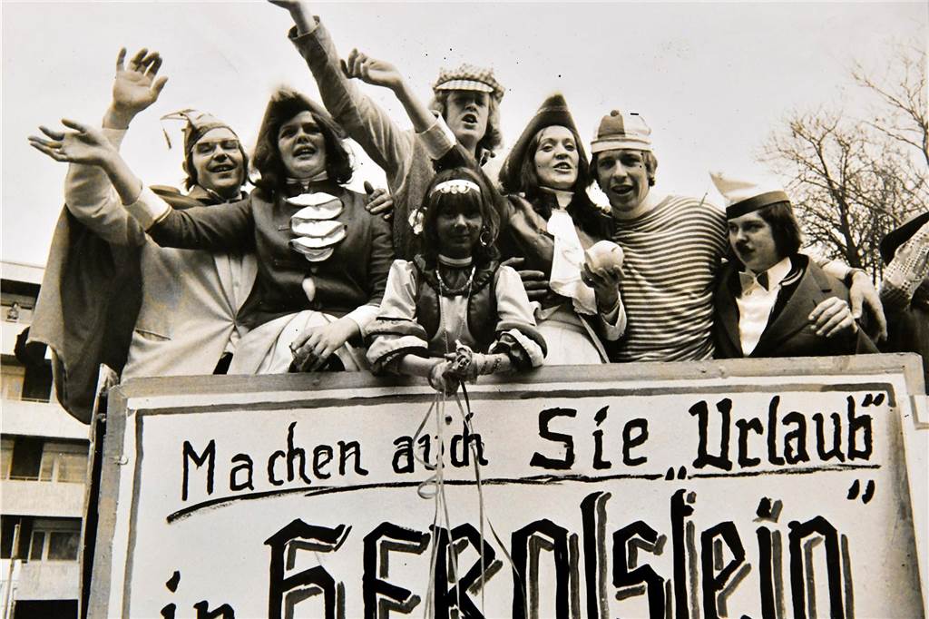 Rosenmontagsumzug in der City: So feierten die Narren in den 80er Jahren Karneval in Lünen im Jahr 1979