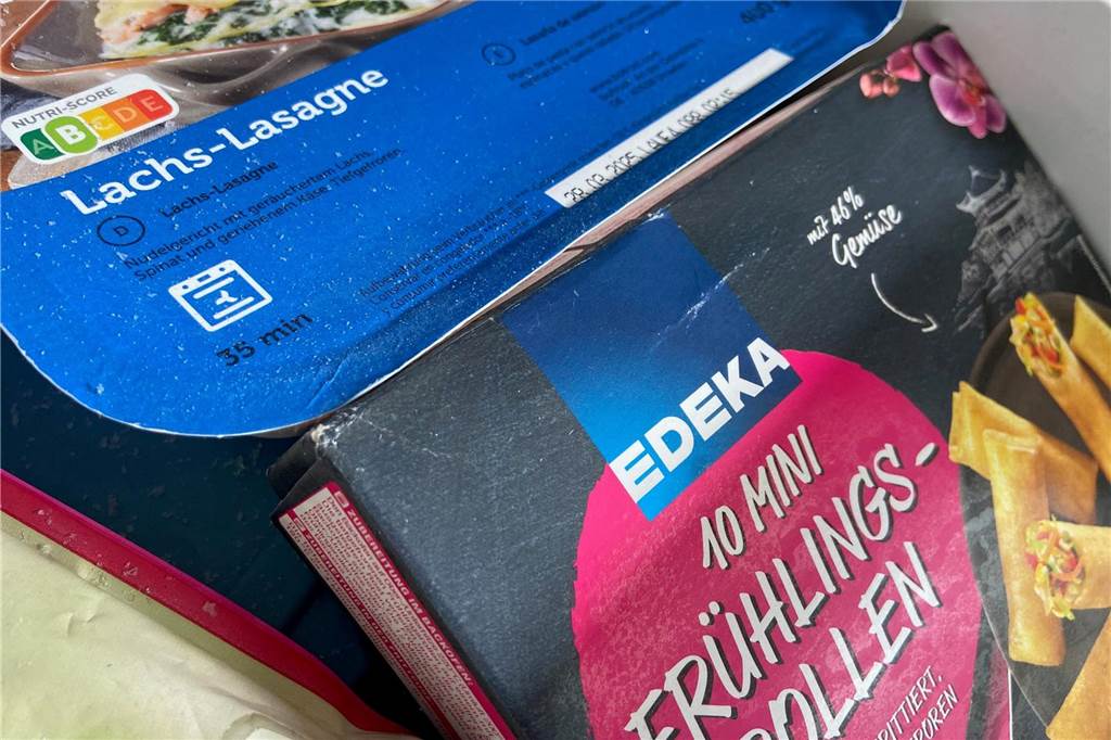 Die Waltons lassen grüßen: Wenn die Jungs Übernachtungsgäste haben Eine Packung Mini-Frühlingsrollen liegt im Tiefkühlfach.