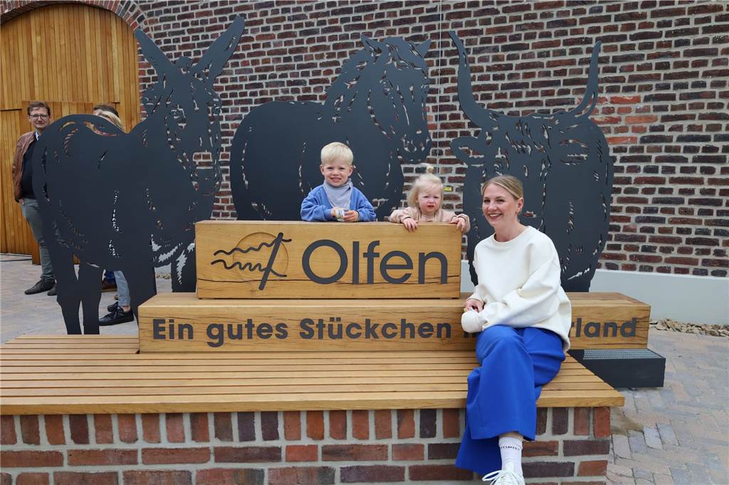 Karolin Maurer mit Anton und Tilda haben das Besucherzentrum bereits erkundet.