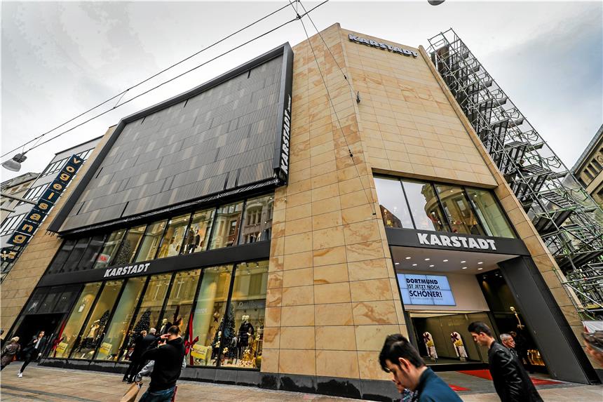 So sieht Karstadts neue Fassade aus Karstadts neue Fassade ist fast fertig. Sandstein, Glas und Keramik haben Blech-Lamellen ersetzt.