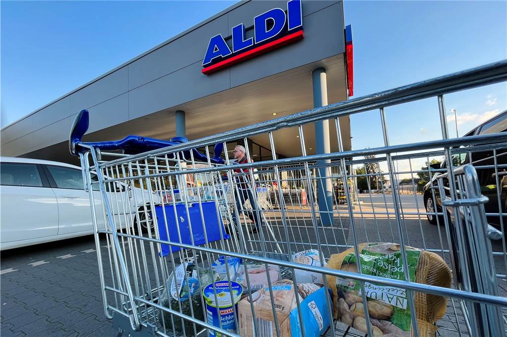 Preise explodieren: Gleiche Produkte sind deutlich teurer als vor sechs Monaten Kartoffeln, Sahne, Mehl - alle Produkte sind heute teurer als noch vor sechs Monaten.