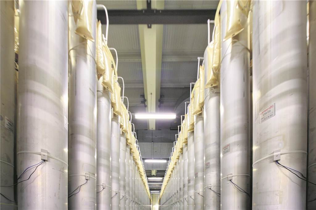 Dr. Jörg Harren: Deutschland verspielt Führungsrolle Kaskaden mit Zentrifugen zur Urananreicherungen in Gronau.