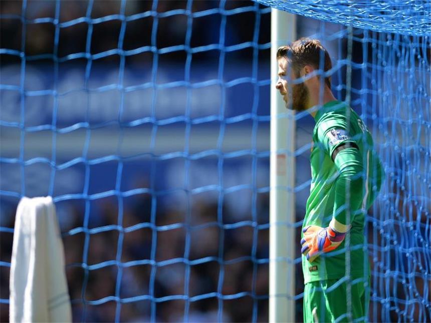0:3 in Everton: Rückschlag für United Kassierte gegen Everton drei Tore: Uniteds Torwart David de Gea. Foto: Peter Powell