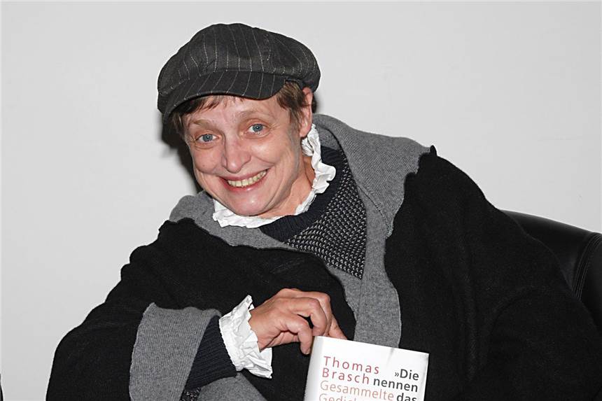 Katharina Thalbach erinnert an Thomas Brasch Katharina Thalbach wurde vom Publikum begeistert gefeiert.