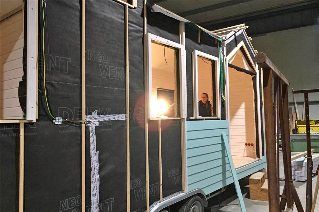 Stadtlohnerin Kathi Wilmer (24) erfüllt sich den Traum vom Tiny House Kathi Wilmer freut sich über die guten Baufortschritte. Im Frühjahr will sie in hier Kleinst-Haus einziehen.
