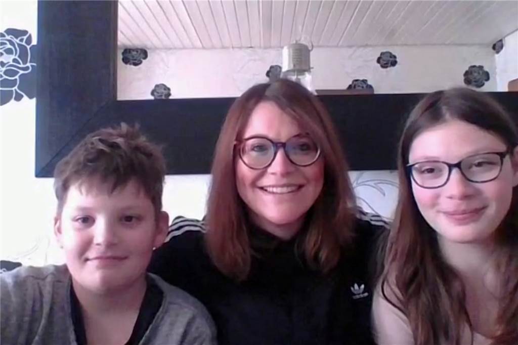 Genervt vom Homeschooling: „Wir würden lieber in der Schule sitzen“ Kathrin Cibulski (38) mit Collin und Samantha. Sie meinen: Das Homeschooling ist kein adäquater Ersatz für den analogen Unterricht.