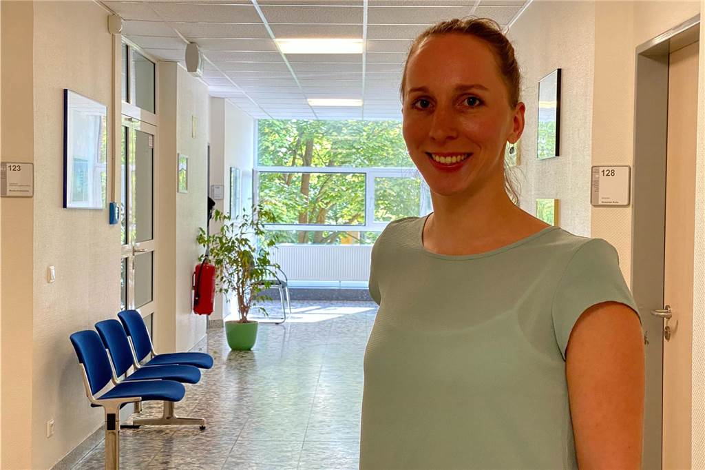 Kathrin Kötter aus dem Schulverwaltungsamt unterrichtete die Politik und die Öffentlichkeit über Engpässe bei OGS und weiteren Betreuungsangeboten.