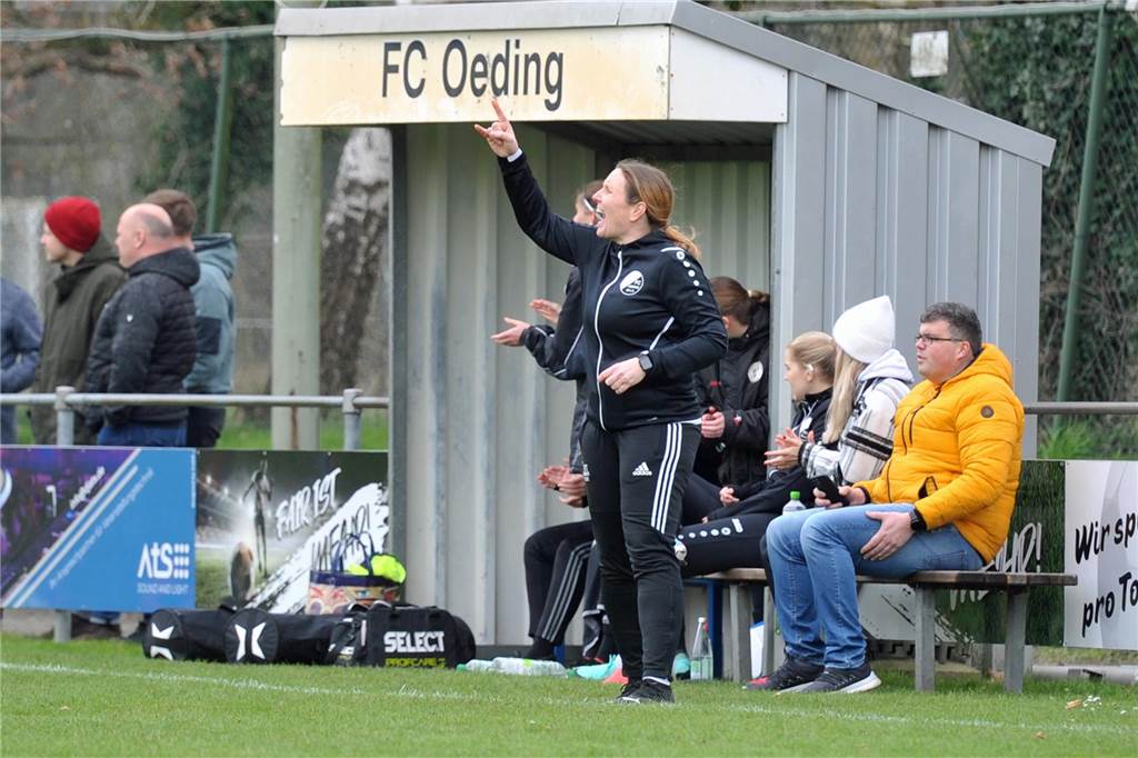 Anna-Sophie Rabenseifner bleibt eiskalt vom Punkt Katja Schulten-Jägering trieb ihr Team von der Seitenlinie an.