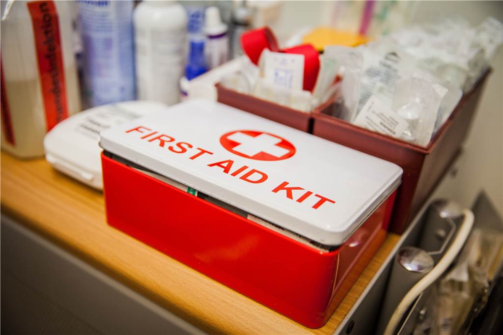 Dortmunder Obdachlosen-Krankenschwester erzählt: „Angst darf man in dem Beruf nicht haben“ Katrin Oehlschlegel hat Medikamente und Verbände immer dabei.