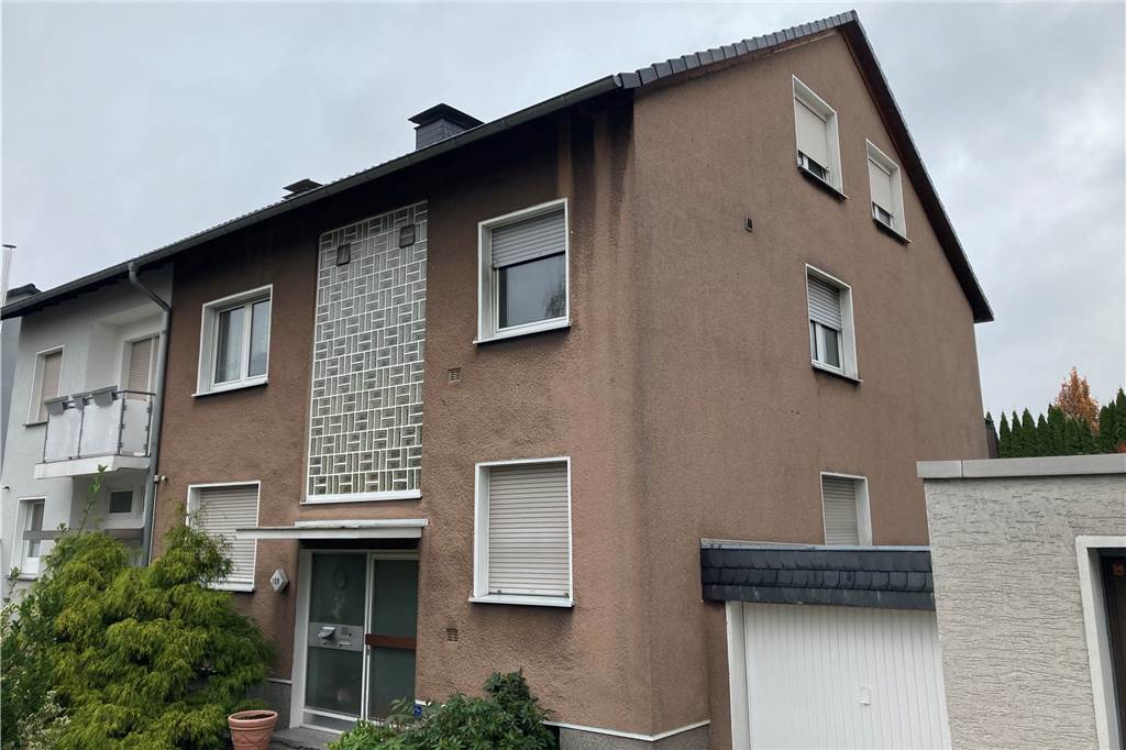 Anwohner sind über Feuer-Drama in Dortmund schockiert: „Das ist ja grausam“ Kaum etwas deutet einen Tag später darauf hin, dass es in diesem Haus einen Brand mit Todesfolge gegeben hat.