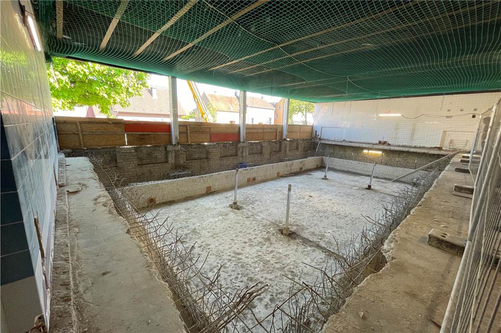 Hallenbad und Sporthalle: Moderne Anlagen für spezialisierte Nutzung Kaum etwas erinnert an das alte Schwimmbad.