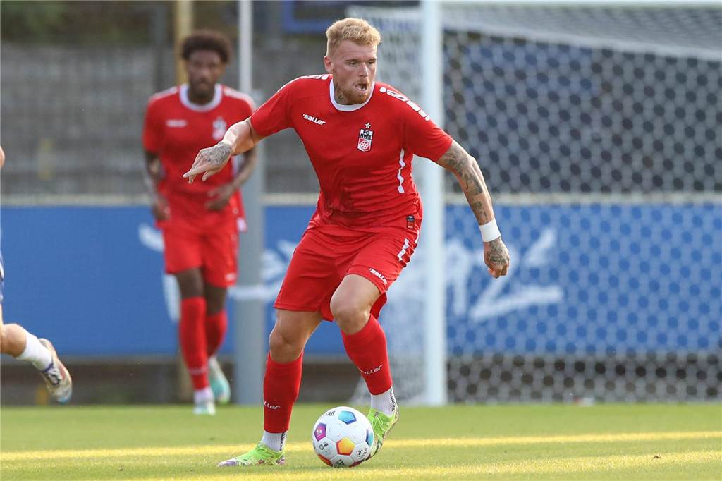 Regionalliga-Spieler nahm 50 Kilo in fünf Jahren ab: Jetzt mit Türkspor im Trainingslager Kaum wiederzuerkennen: Dennis Lerche im August, inzwischen bei etwas mehr als 90 Kilogramm und im Trikot von RW Erfurt unterwegs.