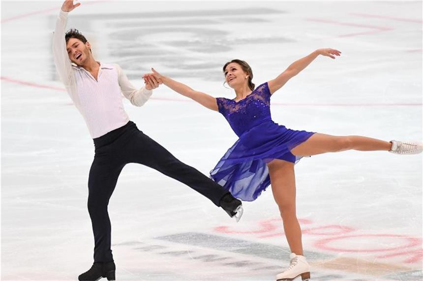 Eistänzer Lorenz/Polizoakis sagen EM-Start wegen Grippe ab Kavita Lorenz und Panagiotis Polizoakis mussten ihren Start bei den Eiskunstlauf-Europameisterschaften absagen. Foto: Fabian Sommer