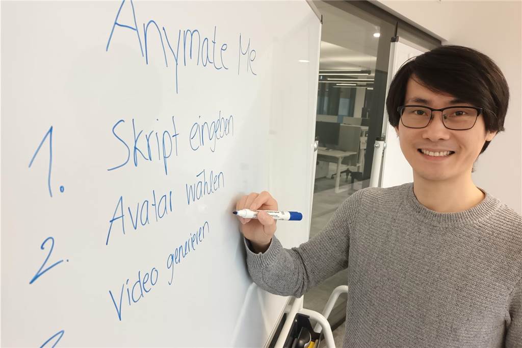 Alles digital: Gegen das Lampenfieber vor der Kamera hilft ein Avatar Kay Law schreibt hier auf, wie Anymate Me funktioniert. Erst wird ein Text erfasst, der gesprochen werden soll, dann wird am Computer eine grafische Darstellung der Person erstellt, die den Text sprechen soll, und am Ende gibt es das fertige Video.