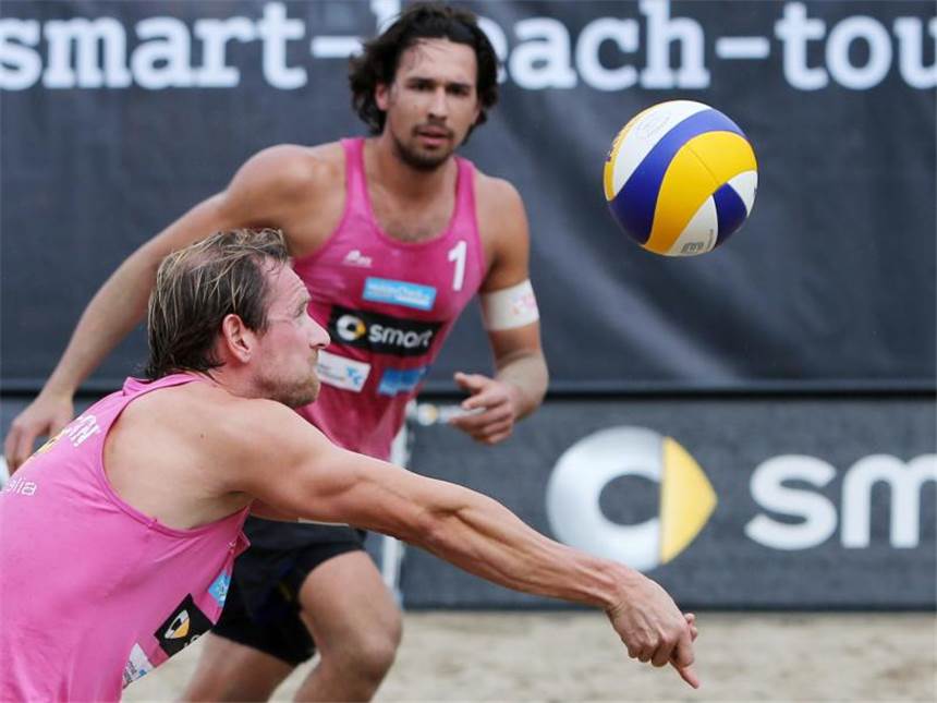 Beachvolleyball: Erdmann/Matysik erreichen Halbfinale Kay Matysik (l) und Jonathan Erdmann gewannen im brasilianischen Campinas ihre Vorrunden-Gruppe. Foto: Malte Christians