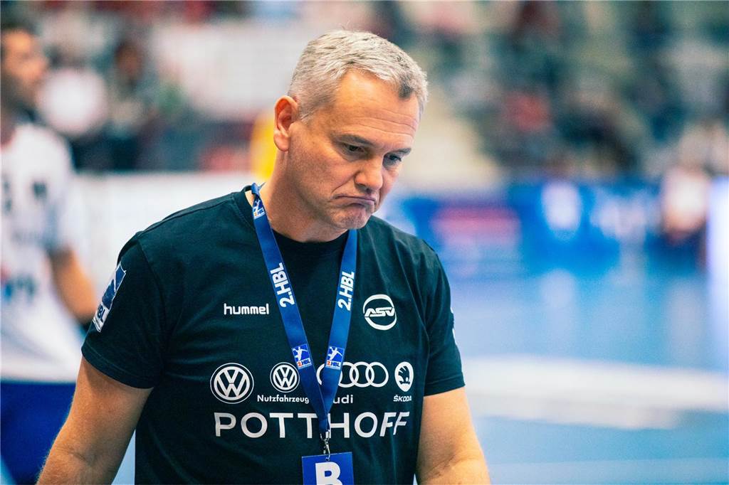 Ein Jahr Corona: HSC hat das Derby vor Augen, doch es folgt der Abbruch Kay Rothenpieler musste vor einem Jahr gehen. Der ASV Hamm trennte sich von dem Coach.