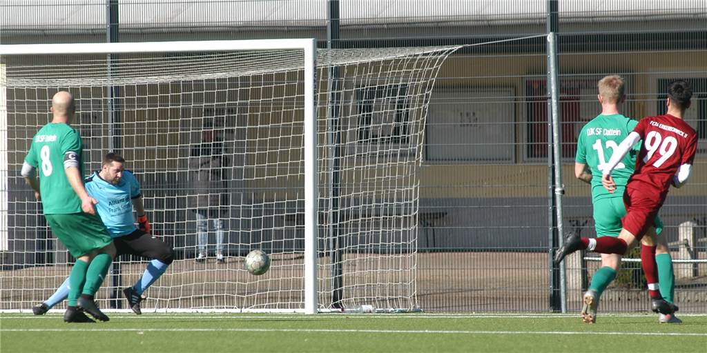 Rote Karte, falscher Pass? Sportgericht ermittelt wieder gegen FC 96 Recklinghausen III Kazim Can Dönmez (r.) mit der Rückennummer 99 unterlag mit dem FC 26 Erkenschwick II gegen den FC 96 Recklinghausen III. Die Partie wurde aber mit 2:0 gewertet.