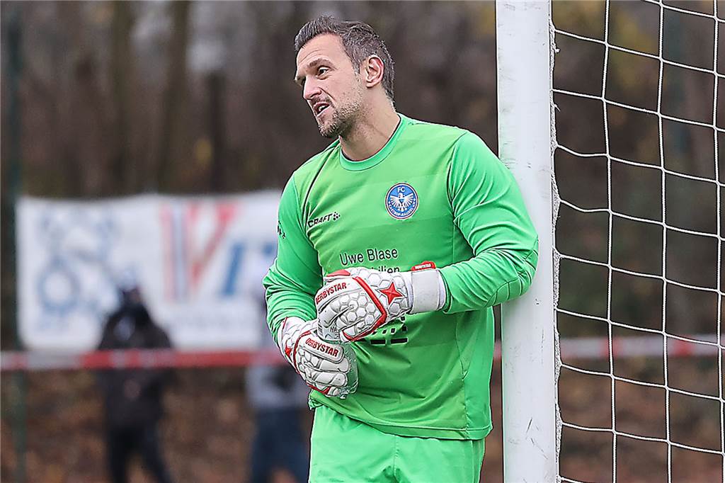 Im Derby: FC Castrop-Rauxel hatte viel Ballbesitz - Punkte nimmt aber die SG Castrop mit Keeper Andre Dante bewahrte seinen FC Castrop-Rauxel vor einer noch deutlicheren Derby-Niederlage gegen SG Castrop.