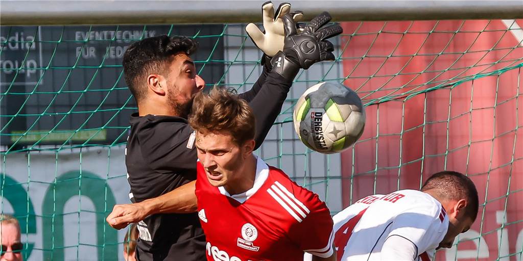 Türkspor Dortmund holt Acil-Konkurrent – Keeper spielte schon für Paderborn und Bielefeld Türkspor-Keeper Mo Acil wehrt einen Ball ab.