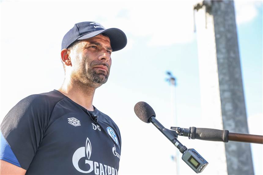 Dimitrios Grammozis: „Andere Vereine haben mehr Tiefe im Kader“ Kein Ersatz für Hoppe in Sicht: Cheftrainer Dimitrios Grammozis muss in dieser Saison mit einem relativ kleinen Kader auskommen.