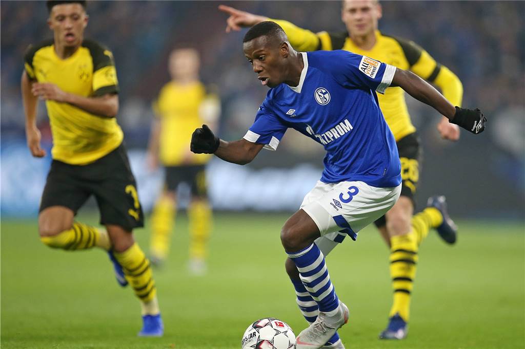 Schalke in der Krise: So macht sich Domenico Tedesco angreifbar Kein gutes Spiel: Schalkes Hamza Mendyl.