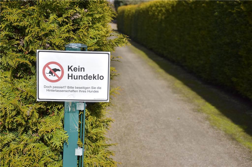 Die Woche in Werne: Hundekot, Wohnquartier und Messer-Bedrohung Kein Hundeklo: An den Wegenden haben die Anwohner jeweils ein Warnschild angebracht. Löchte
