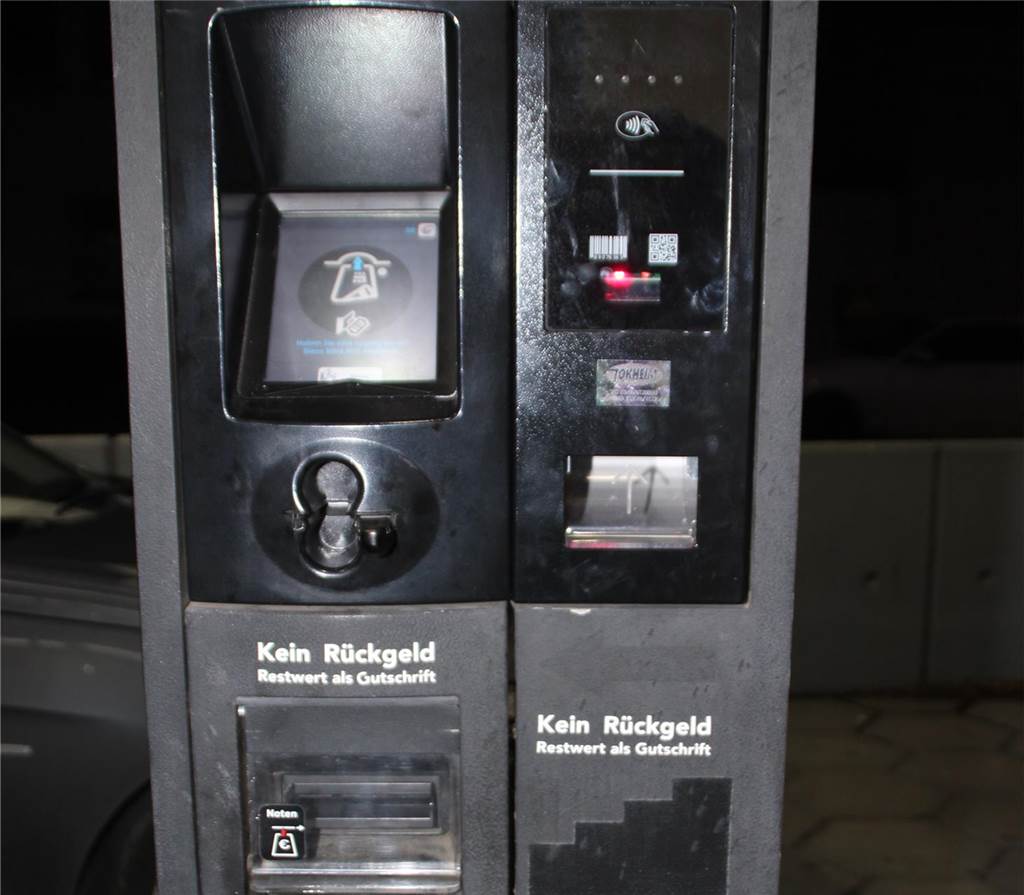 Neue Tankstelle in Brambauer ohne Personal eröffnet Tankautomat