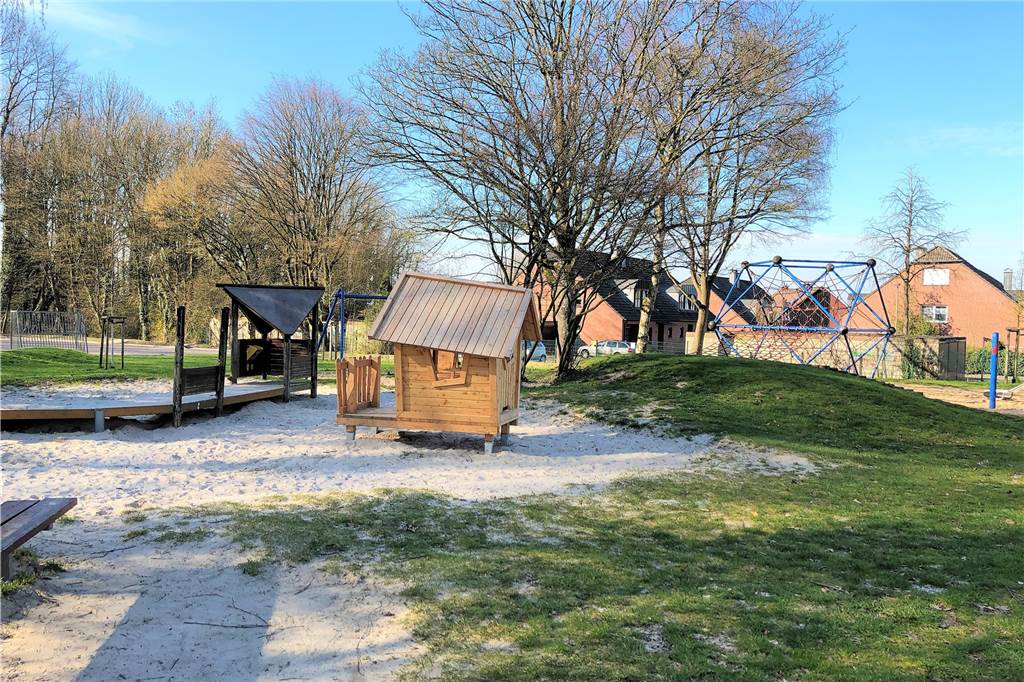 Gesperrte Spielplätze in Dortmund: Eltern sind genervt, die meisten haben aber Verständnis Kein Kind spielte am Dienstagnachmittag auf dem Spielplatz am Dorney. Vielleicht hatte sich hier schon der neue Erlass herumgesprochen.