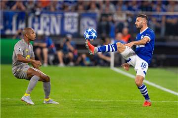 Kein Sieg, aber eine engagierte Leistung. Daniel Caligiuri (r.) und der FC Schalke 04 starten mit einem Unentschieden in die Champions-League-Saison.