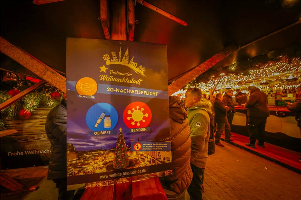 Dortmunder Weihnachtsmarkt mit 2G-Regel: Wie streng wird kontrolliert? Keine Ahnung, dass es eine 2G-Regelung gibt auf dem Weihnachtsmarkt? Mit dieser Ausrede kommt man nicht durch – allein schon wegen der flächendeckenden Beschilderung.