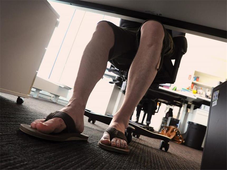 Tipps für die Job-Garderobe bei Hitze Keine Flip-Flops am Arbeitsplatz: Wer solche Schuhe auswählt, erweckt beim Chef den Eindruck, sich keine Mühe mit seiner Garderobe zu geben.