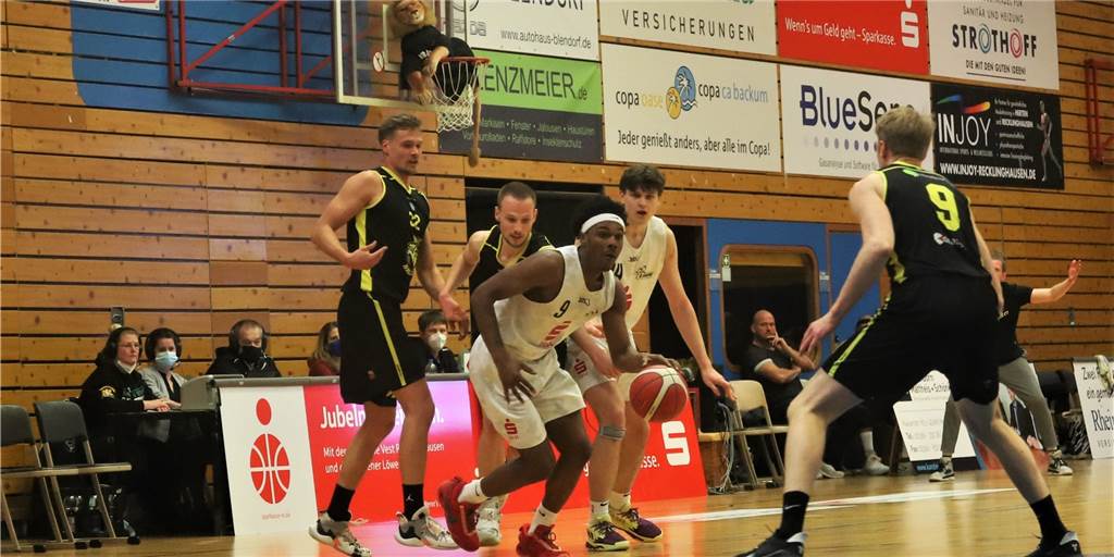 „Sogar Erik Spoelstra kommt zurück“ - Hertener Löwen stehen vor Umbruch Keine Thema für die Löwen: US-Aufbauspieler Adam Pickett (Mitte) wird in der kommenden Saison nicht in Herten spielen.