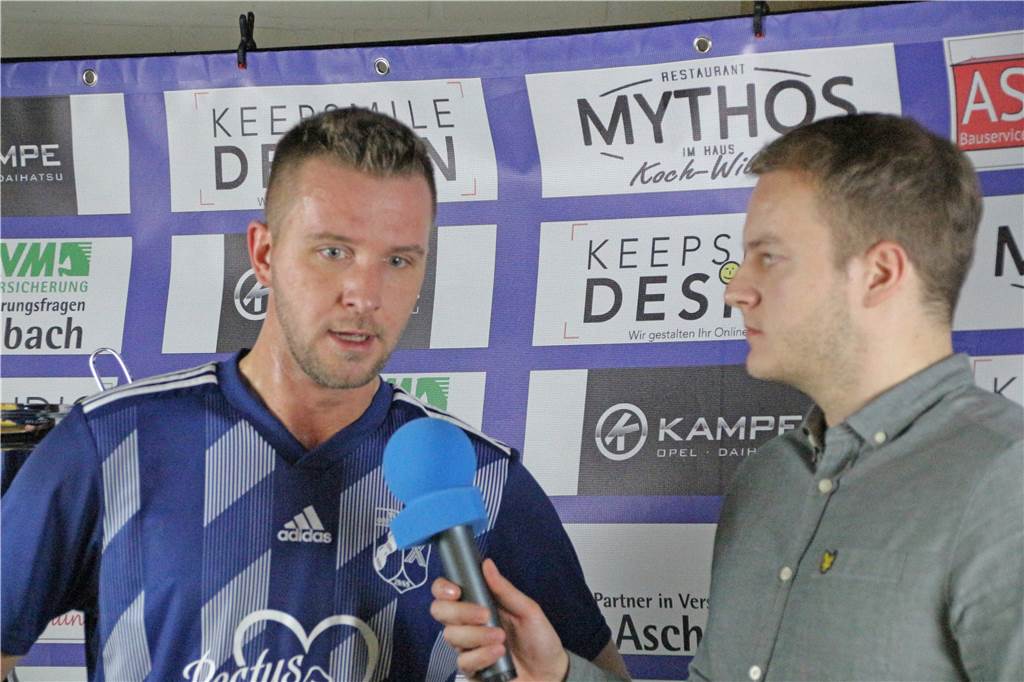 Ken Schulz (l) vom SV Wacker Obercastrop II.