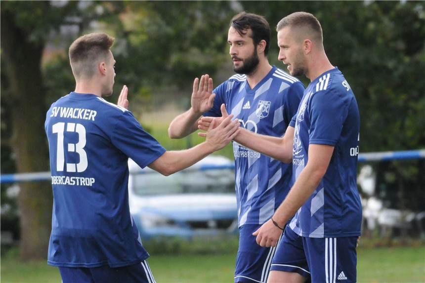 Torjäger im Castrop-Rauxeler Fußball: Zwei Spieler holen gewaltig auf Ken Schulz (r.) von Wacker Obercastrop II ging an diesem Wochenende leer aus.
