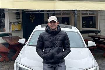 Kenan Kajtazovic vom Königsboner SV hat als Pendler mit den hohen Spritpreisen zu kämpfen.