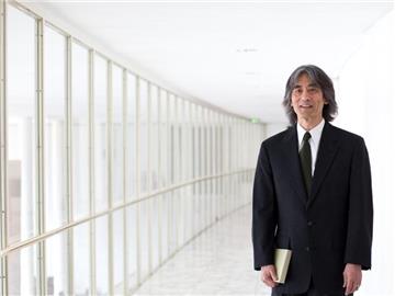 Kent Nagano ist der neue Generalmusikdirektor der Hamburger Staatsoper und Chefdirigent des Philharmonischen Staatsorchesters Hamburg. Foto: Christian Charisius