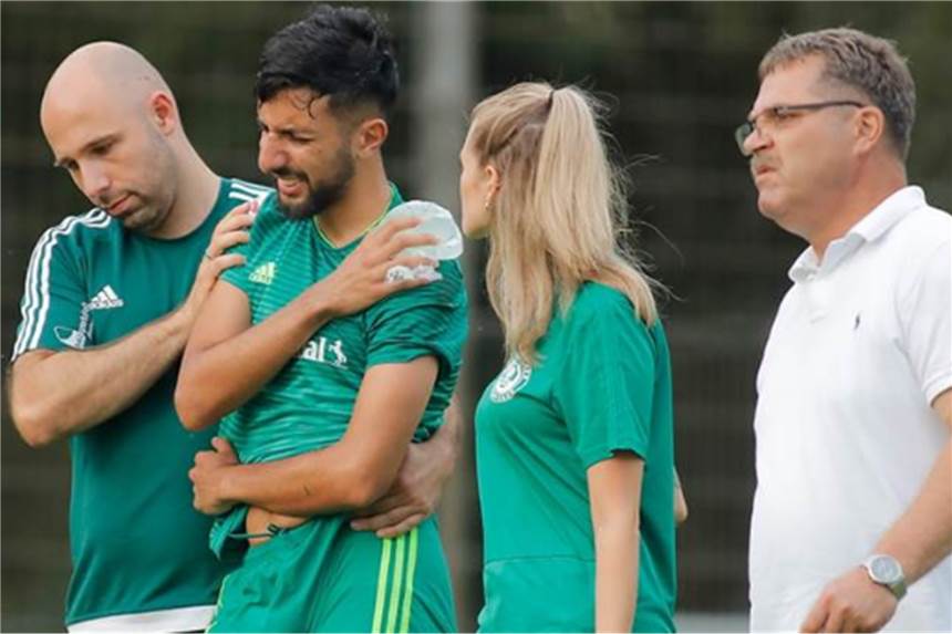 Ganz bittere Diagnose für den Dortmunder Jungen Kerim Acil nach Blitz-Verletzung beim Hecker-Cup Kerim Acil ging mit Schmerzen vom Feld.