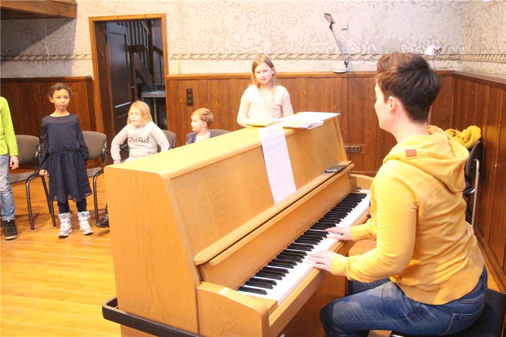 So geht die Musikschule Selm die Zukunft an Kerstin Kappenberg leitet den neuen KInderchor der Musikschule Selm.
