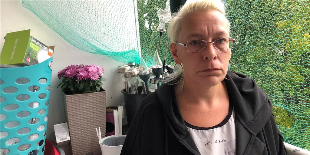 Kerstin Koch (43) lebt seit drei Monaten mit einem Wasserschaden Kerstin Koch (43) muss nach einem Wasserschaden mit Schimmelbildung in ihrer Wohnung am Herwingweg 2 in Wickede leben