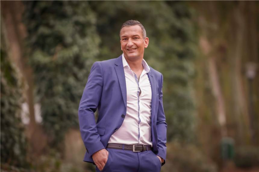 Sex beim ersten Date ist kein Tabu - Tipps von Callboy Kevin aus Dortmund Kevin aus Dortmund arbeitet als Callboy. Seine Fähigkeit, sich gut auf neue Partnerinnen einzulassen, hat ihn zu dem Job gebracht.