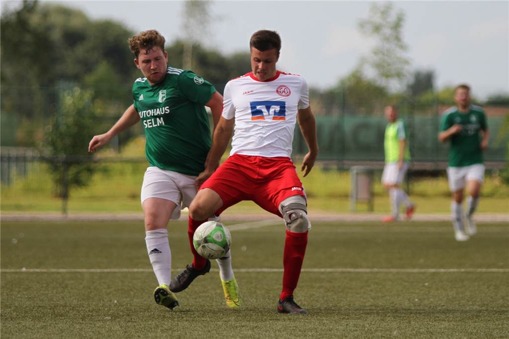 Top 5: Welche Sommer-Transfers haben sich am meisten gelohnt? Vor allem Verteidiger sind dabei Kevin Coerdt (l.) ist bei der SG Selm der treffsicherste Spieler.