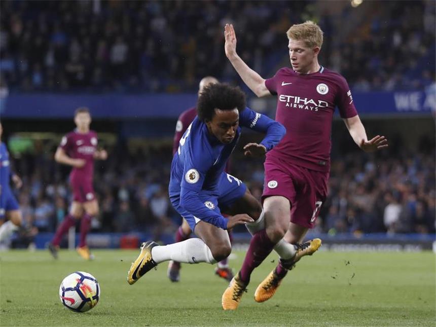 Man City gewinnt Topspiel - Man United und Spurs siegen klar Kevin De Bruyne führte Manchester City zum Sieg bei Meister Chelsea. Foto: Kirsty Wigglesworth