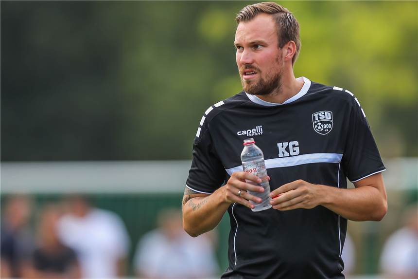 Kevin Großkreutz muss Schalke die Daumen drücken - sonst droht eine Glatze Kevin Großkreutz hat sich noch nicht entschieden, wie es weitergeht.